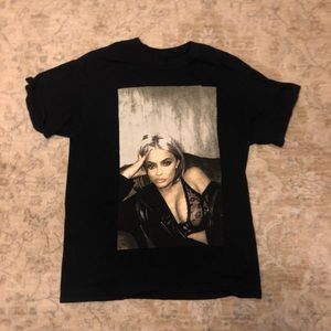 KYLIE JENNER T-SHIRT
